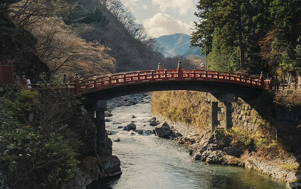Shinkyo Bridge - social