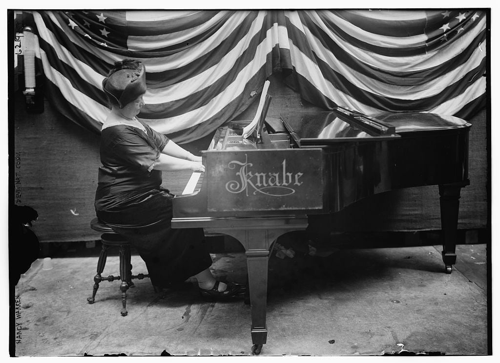 A woman plays the piano at the 1924 DNC