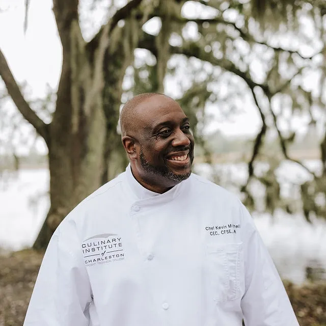 Discover the History of Charleston in Three Mouthwatering Meals