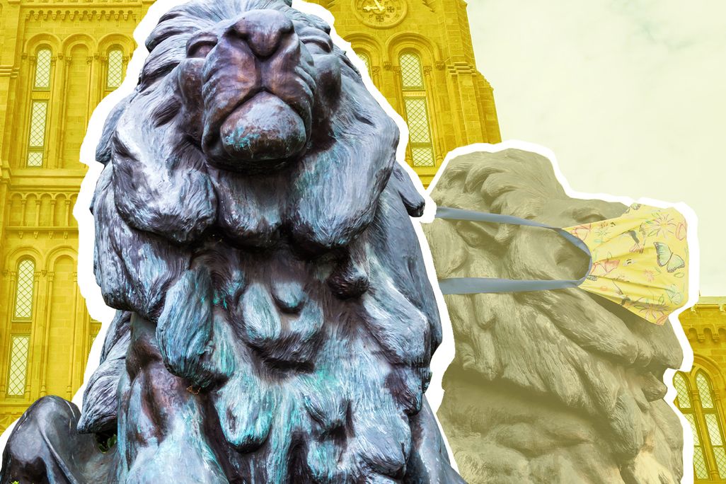 Zoo's Lion sculpture de-masked
