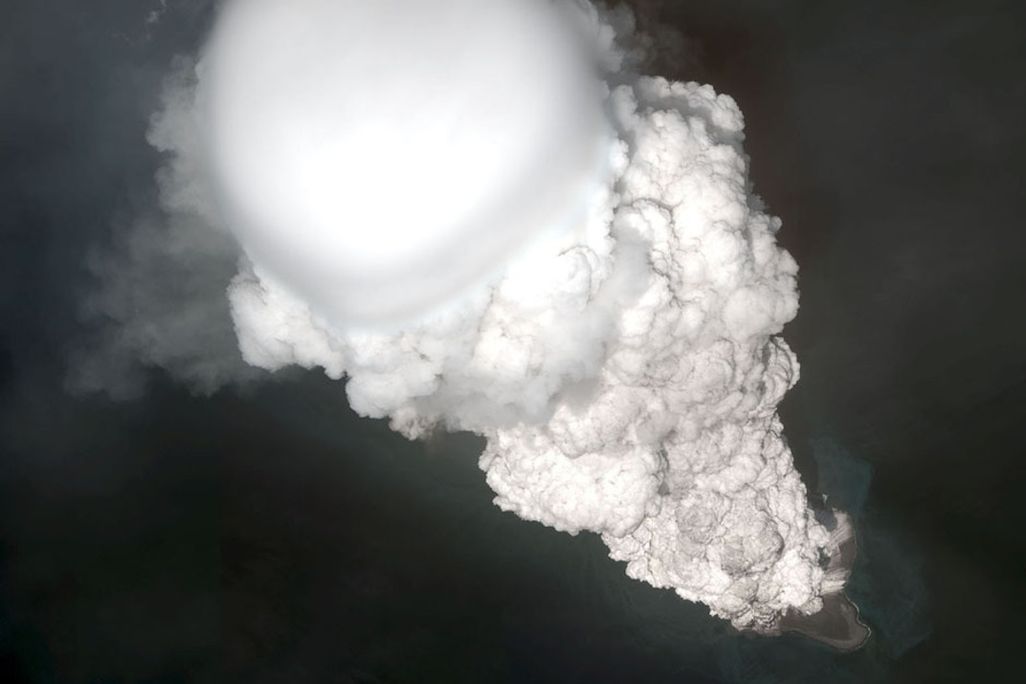Bogoslof-eruption-5-28-17.jpg