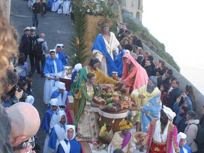 Here is the finished Last Supper float, carried by members of the Brotherhood of the Turchinis, one of the confraternities that traditionally participates in the procession.