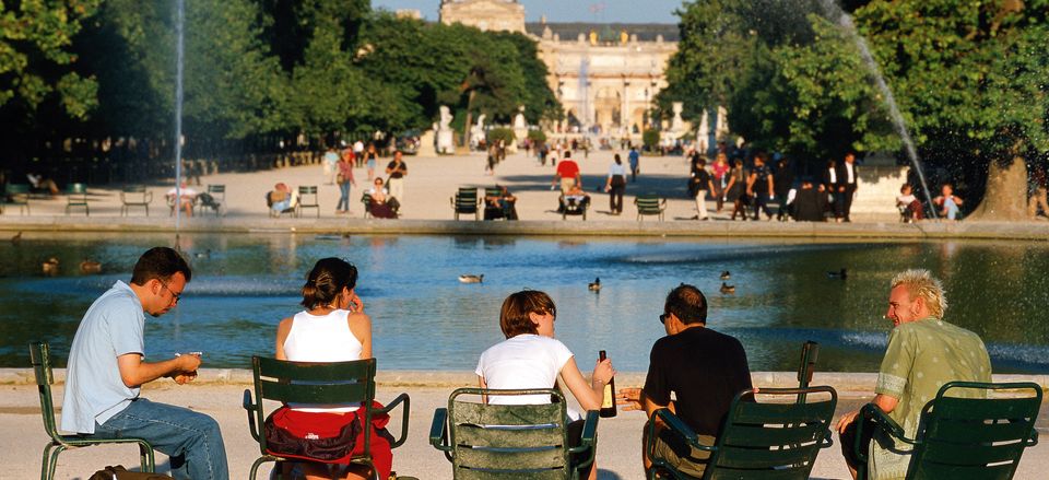  Relaxing in the Jardin des Tuileries. 