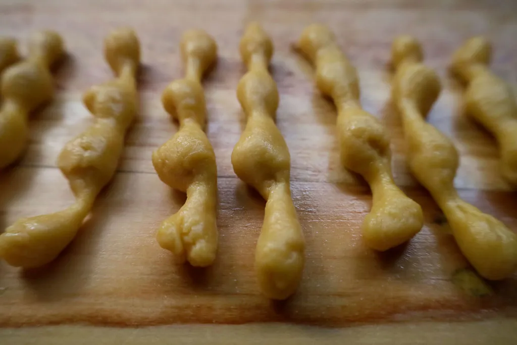 bones for pan de muerto