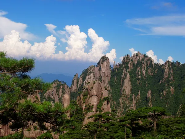 Picturesque Huangshan Mountain thumbnail