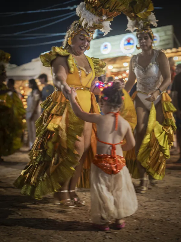 La Reina & La Dama Joven (The Queen & the Young Lady) thumbnail