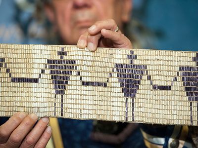 In 1794, President Washington commissioned a wampum belt for the Canandaigua Treaty