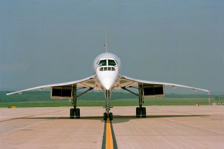 After its June 2003 transatlantic trip, Concorde F-BVFA taxis to its final home, the National Air and Space Museum.