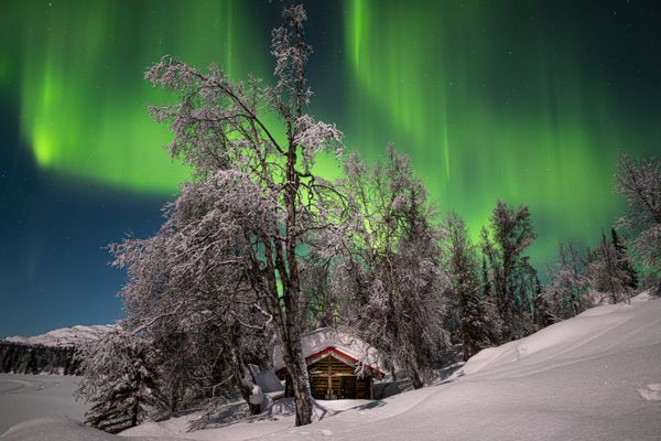 Trapper Cabin Under the Northern Lights thumbnail