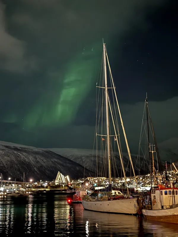 Aurora boreal sobre tromso thumbnail