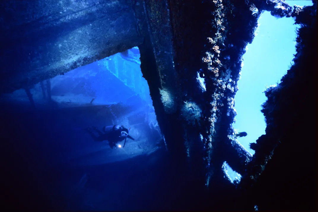 diver exploring Antilla