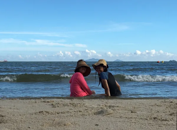 Embracing the Bliss of a Family Beach Vacation thumbnail