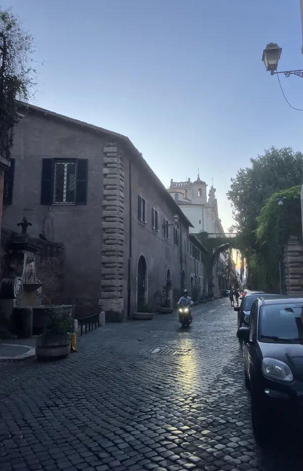 Motorcycle in Rome thumbnail