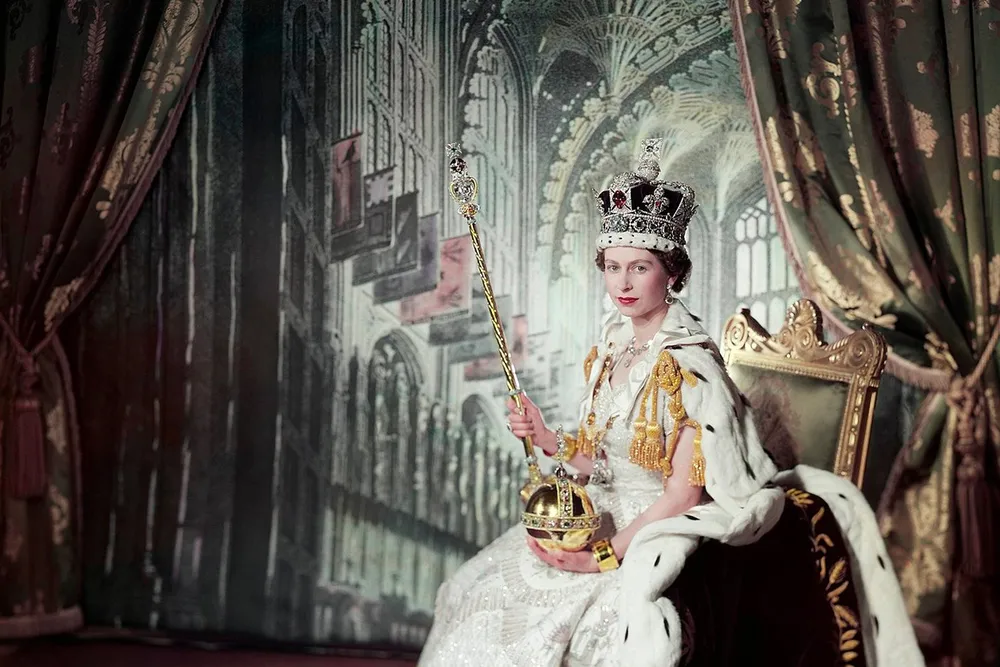 Elizabeth II's 1953 coronation portrait