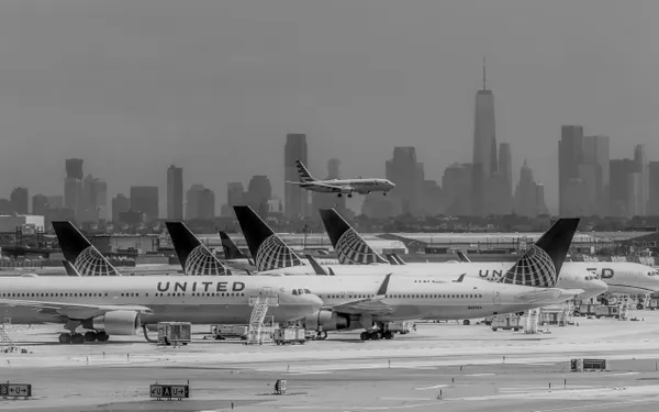 A large airport thumbnail