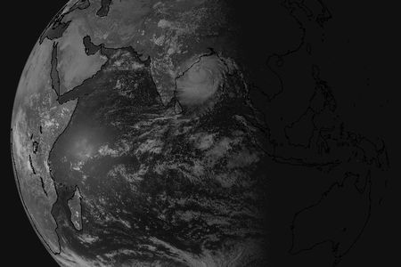 Hurricane Phailin approaching India last night
