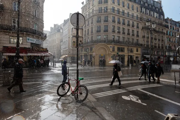 Rain in Paris thumbnail