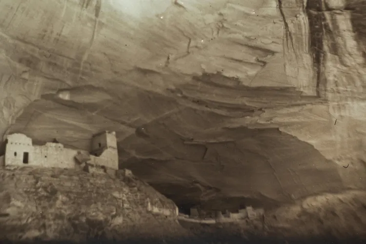 Mobile - Mummy Cave