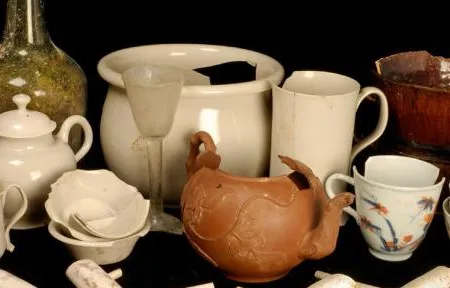 The finds from Clapham’s Coffee House, some of which are pictured here, included teapots, wine glasses, and clay pipes. 
