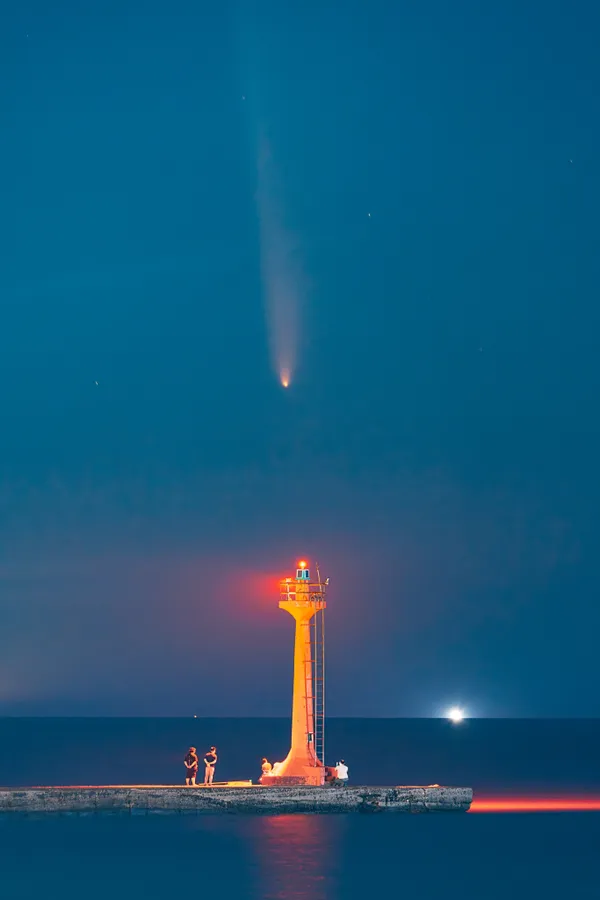 The Comet Arrives thumbnail