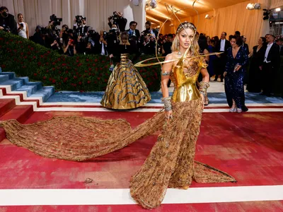 Natasha Poonawalla arrives on the red carpet in a sari for the Met Gala in May 2022.