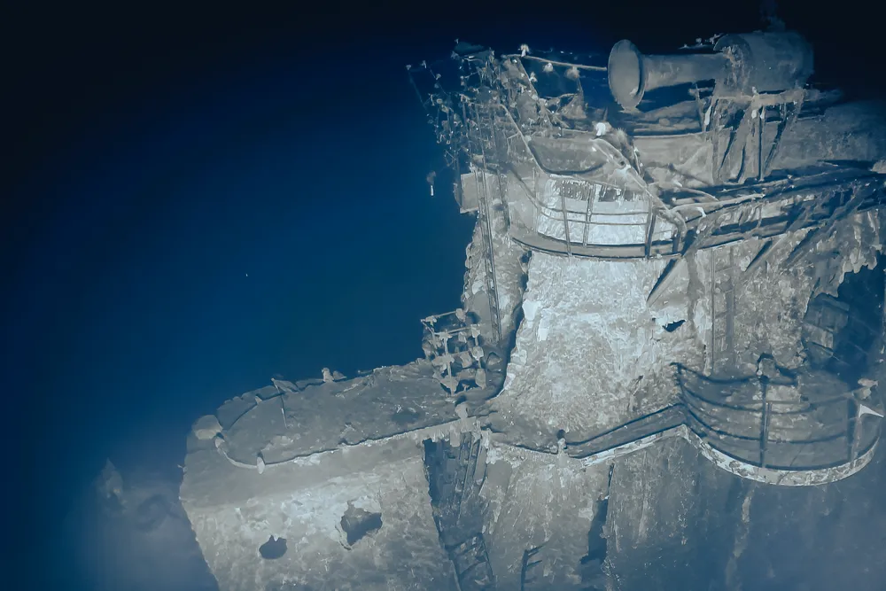 Underwater scene of shipwreck