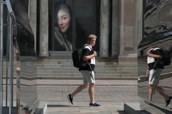 Spiegelbild.      Panasonic DC 202D, 24 mm thumbnail