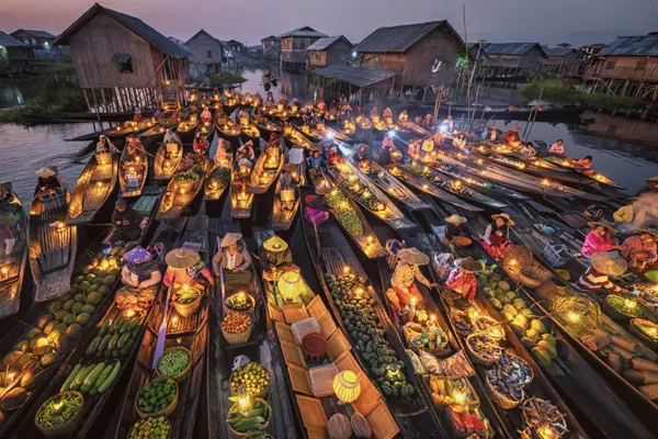 Floating market in Inle Lake thumbnail
