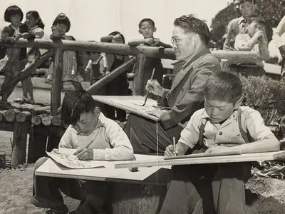 Photograph of Chiura Obata teaching a children's art class at Tanforan Art School, 1942 / unidentified photographer.