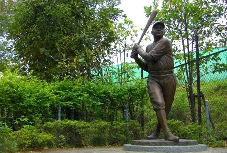 Today, a statue of Babe Ruth stands at the Sendai Zoo.
