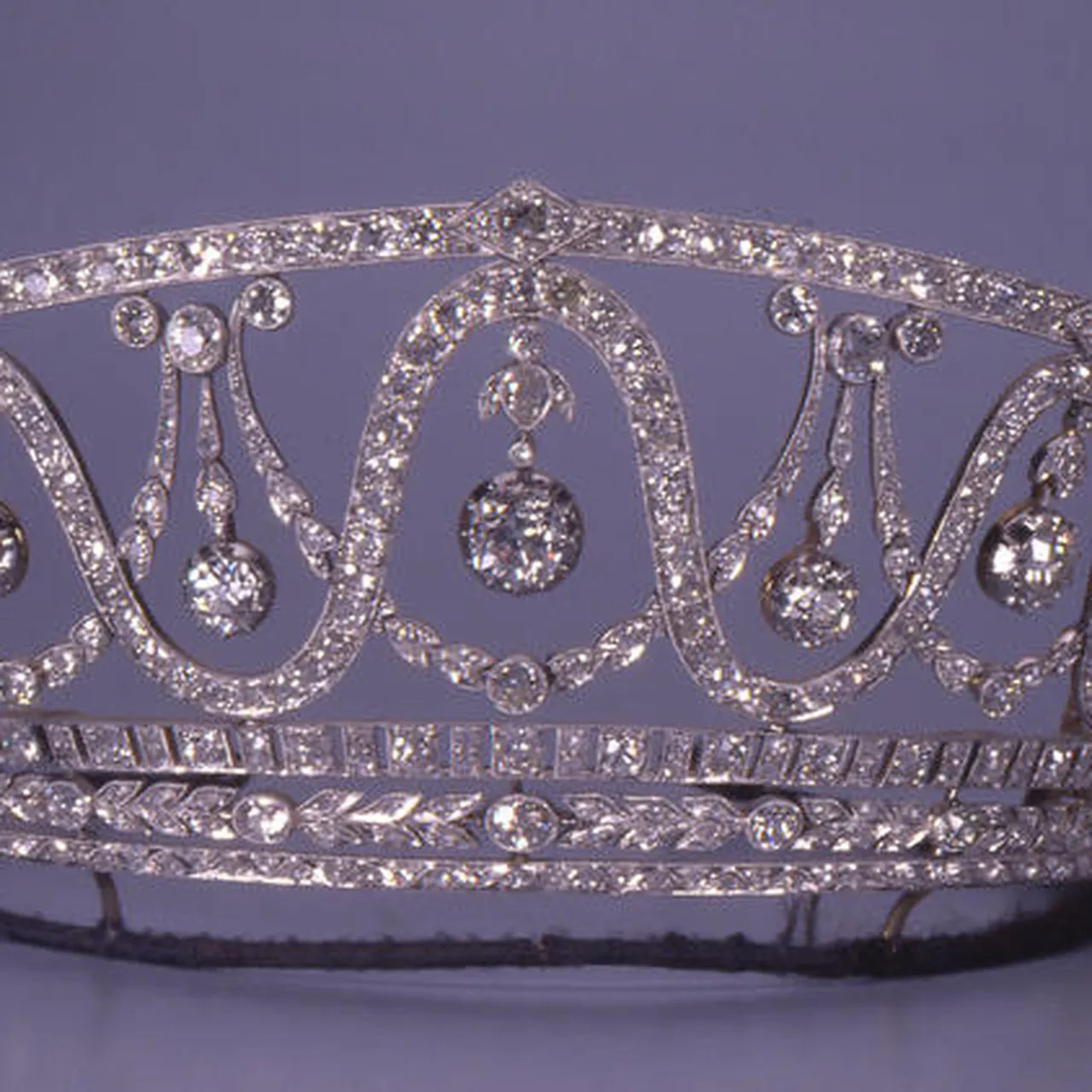 TIARA: The Story of the Tiara 美術本 Tiaras - ACC Art Books US