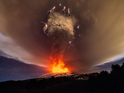 Mount Etna's eruption on December 3, 2015 was powerful enough to produce volcanic lightning 