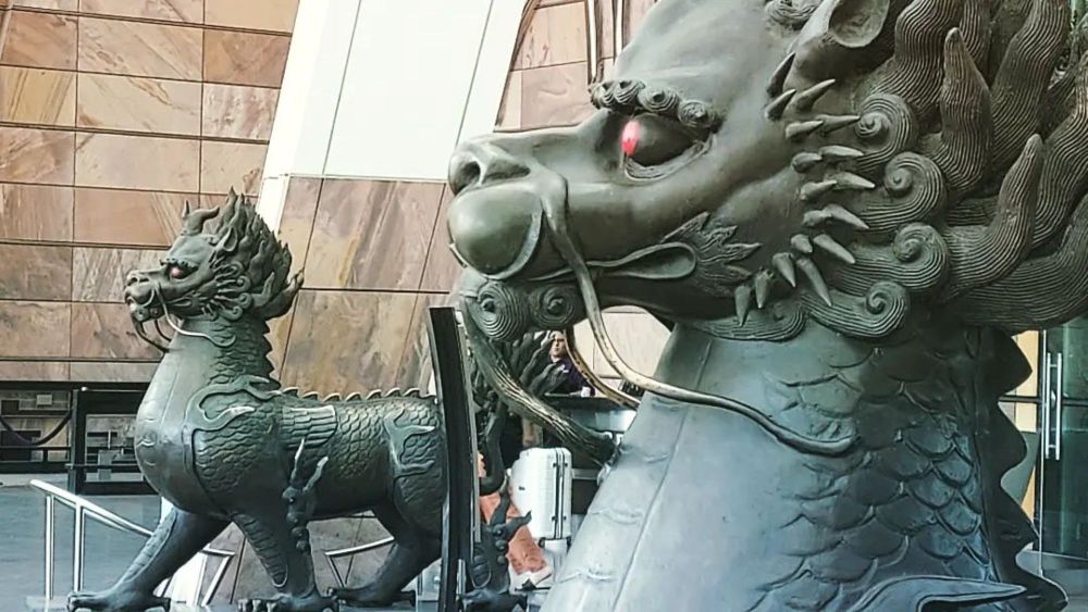 These twin dragons guard the main entrance to The Aria.