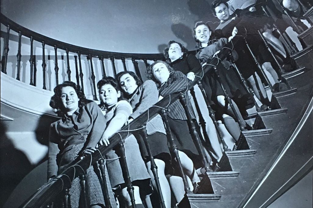 Senior girls at Bunce Court