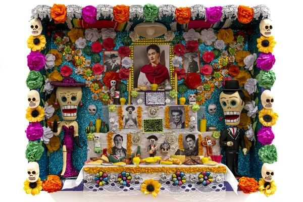 Altar of Offerings Madrid Day of the Dead thumbnail