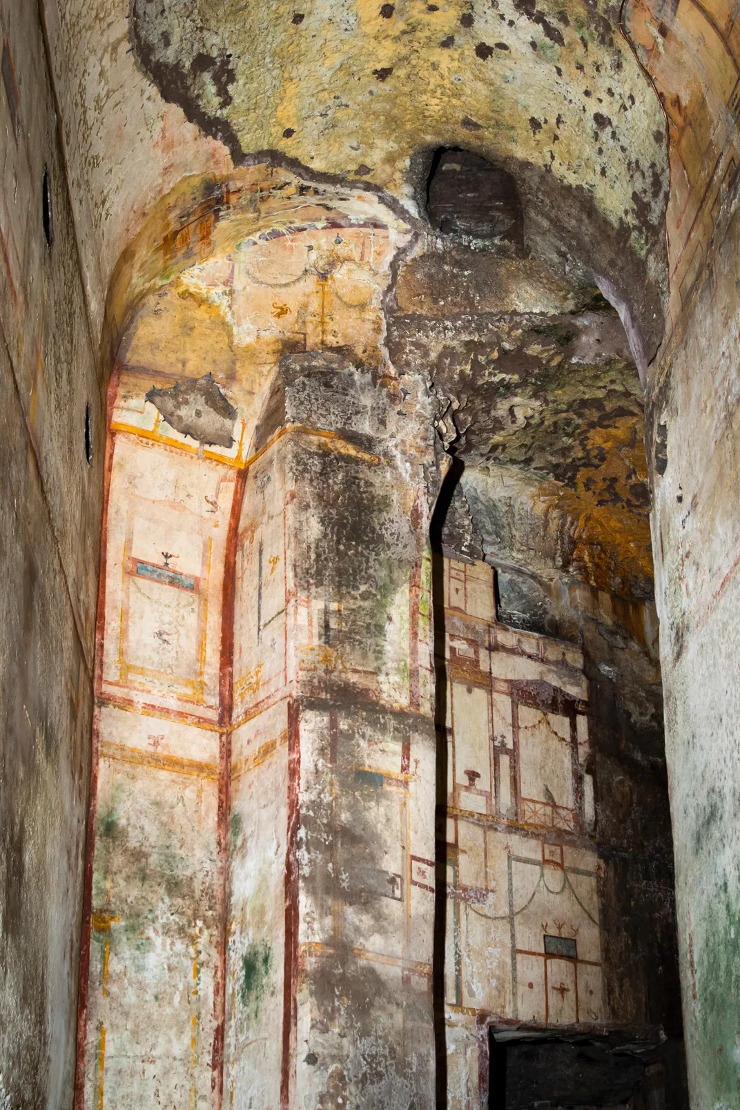 A frescoed gallery at the Domus Aurea