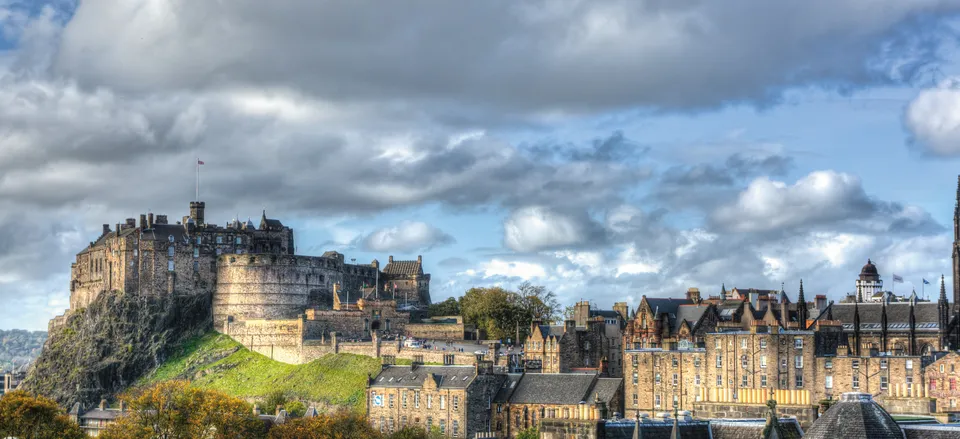  Skyline of Edinburgh with Edinburgh Castle 