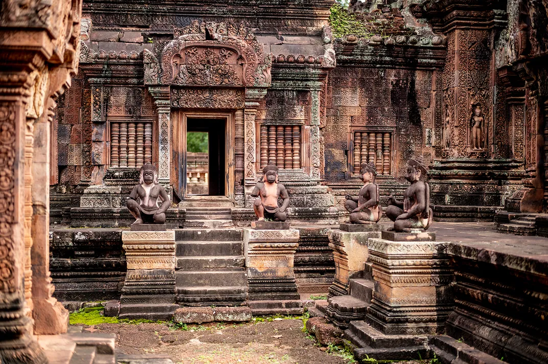 Animal-headed guardians