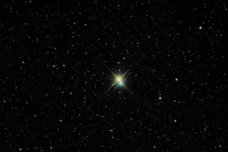 To the naked eye, the Albireo star system looks like a single, brilliant star. In reality, this binary system consists of two stars, similar to the ones witnessed by Korean astronomers nearly 600 years ago.