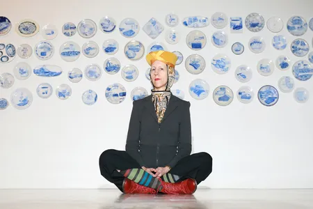 Julie Green poses in front of a selection of&nbsp;The Last Supper&nbsp;plates in 2015. The artist died on October 12 at age 60.