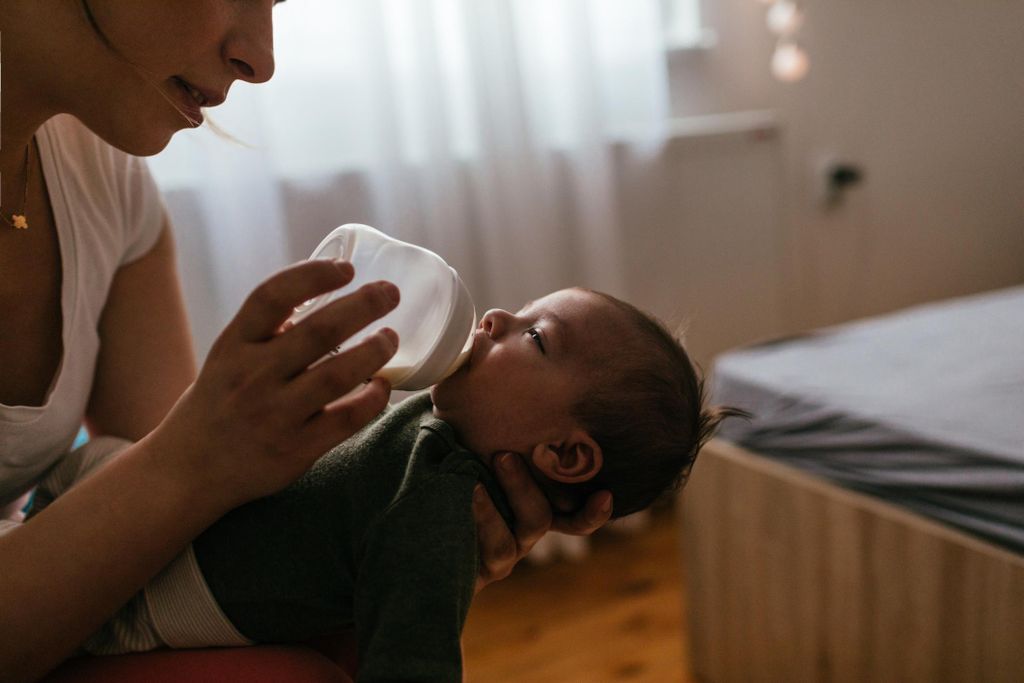 bottle feeding newborn.jpg