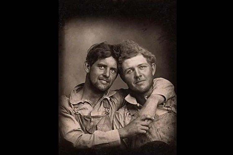 A gay couple in love (mobile image)
