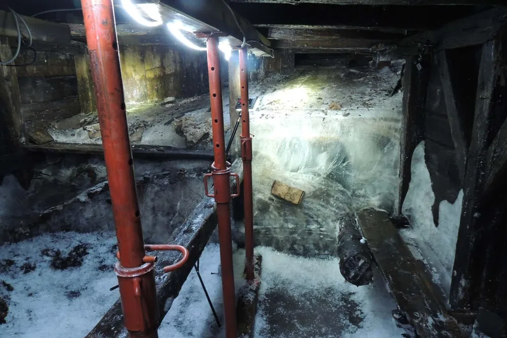 World War I barracks revealed by melting ice