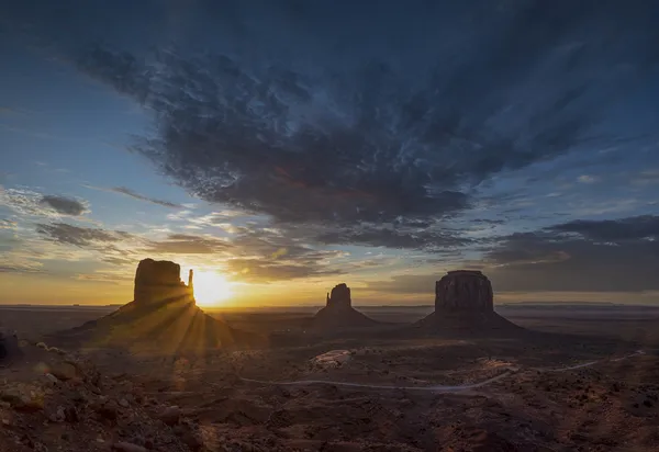 Monument Valley Sunrise thumbnail