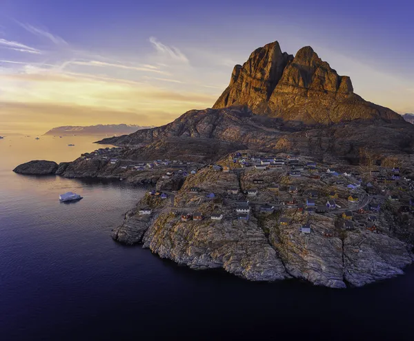 Uummannaq at Sunset thumbnail