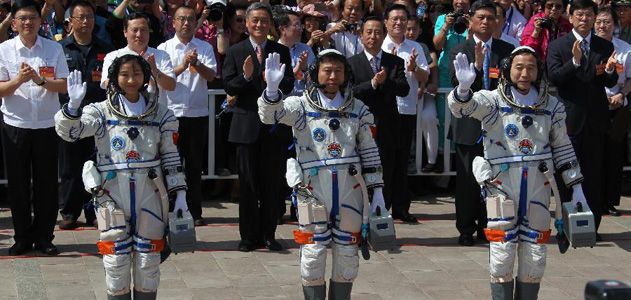 Shenzhou-9-crew1.jpg