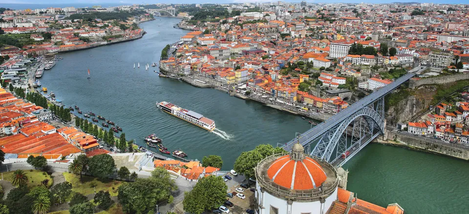 Cruising Portugal’s Enticing Douro River Valley et sail from Porto to explore the stunning landscapes of Portugal’s Douro River Valley, where wine has been crafted for over 2,000 years.