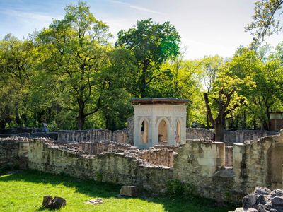 Among century-old oaks and poplars are the ruins of a Dominican convent where Margaret took the vows of a nun. She refused to marry a neighboring king, instead devoting herself to God.