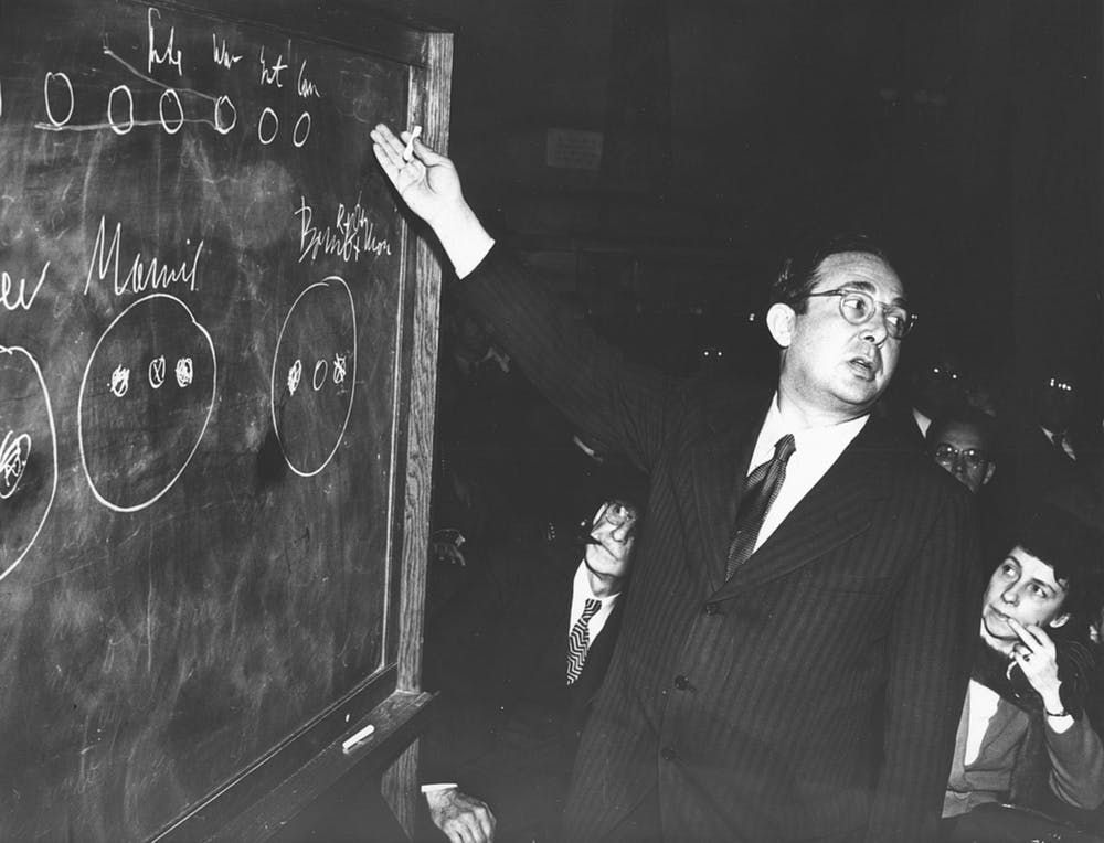 Leo Szilard lectures on the fission process