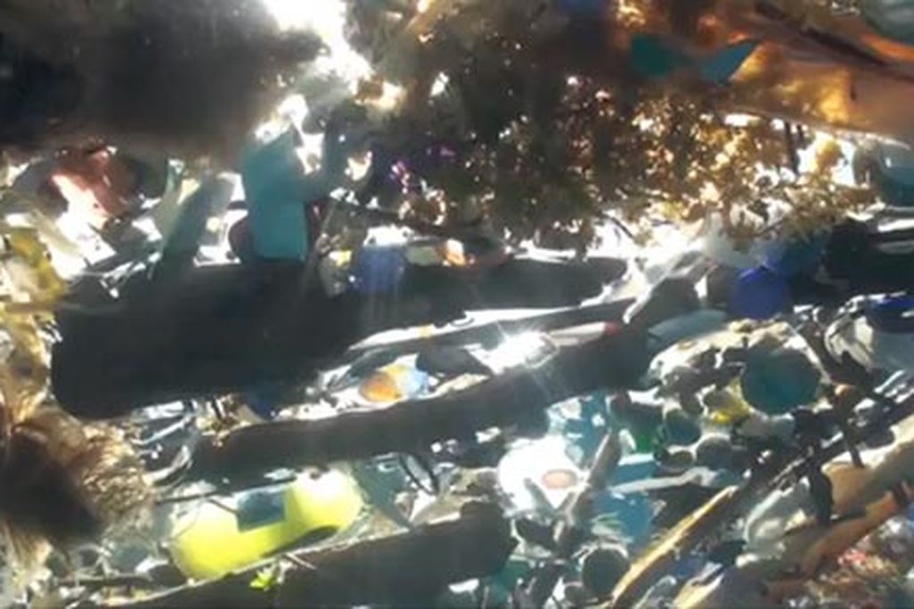 20110520110738ocean-garbage-around-the-mall.jpg